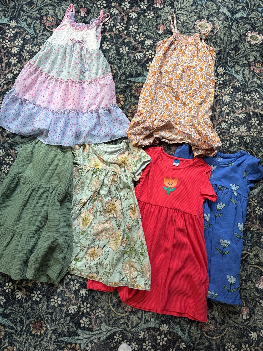 Lot of dresses 5-6 years
